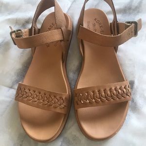 Comfortable Beige Sandals with a strap with buckle and a braided strap on top